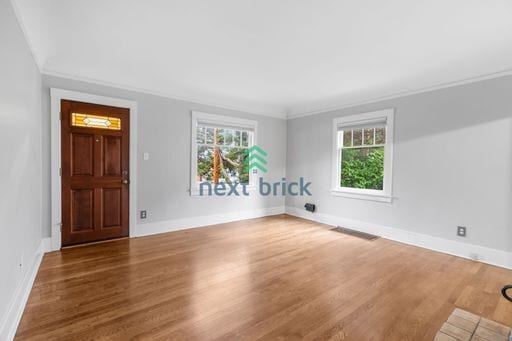 Building Photo - A beautiful 3 bed and 1 bathroom house for rent