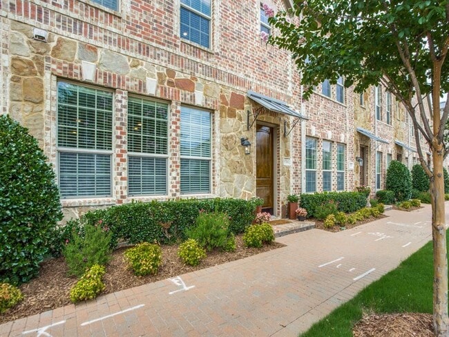 Building Photo - 5761 Headquarters Dr