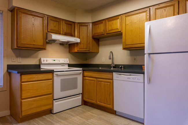 Building Photo - 630 Moses Ln S