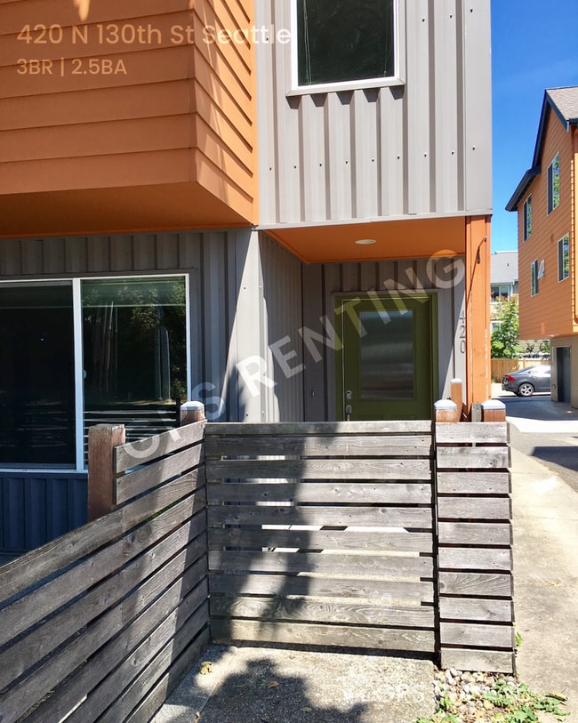 Building Photo - 420 N 130th St