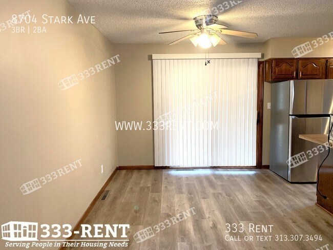 Building Photo - HUGE House in Raytown For You and Your Fam...