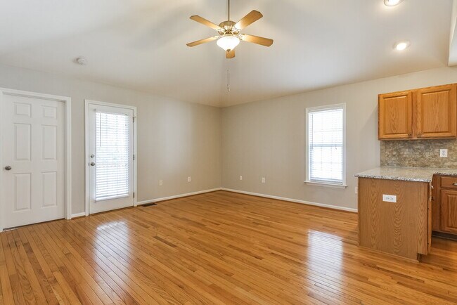 Foto del edificio - 305 Occidental Dr