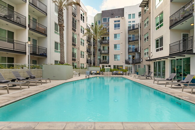 Wilshire La Brea - Apartments in Los Angeles, CA | Apartments.com