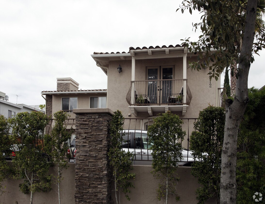 Building Photo - 3212 Collier Ave