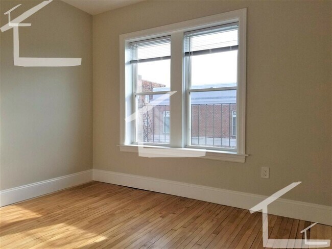 Building Photo - Renovated 2-Bed in Allston | Modern Finish...