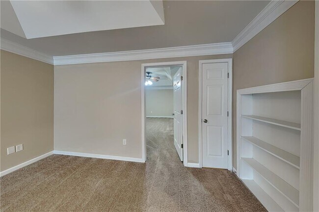 Building Photo - 2338 Talamill Dr NE