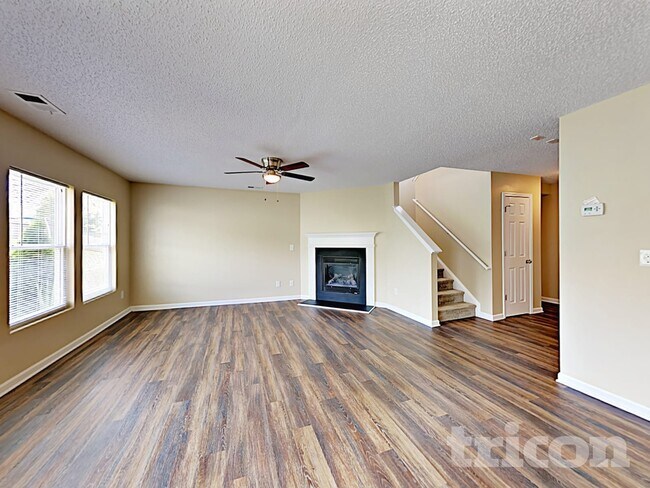 Foto del edificio - 4319 Stone Mountain Dr