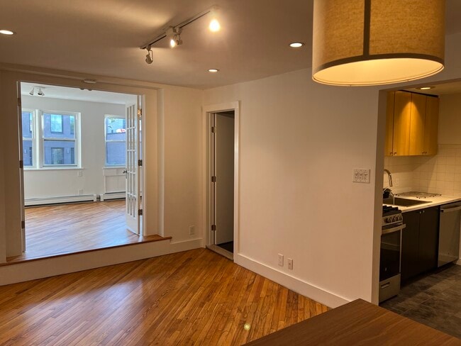 Building Photo - 112 Sackett St