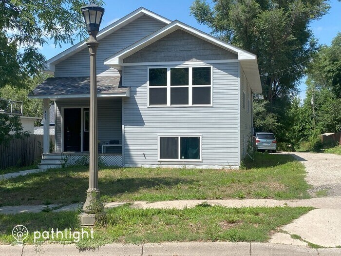 457 Lawson Avenue W, Saint Paul, MN, 55117 House Rental in Saint Paul