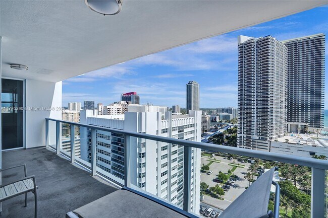Building Photo - 1904 S Ocean Dr