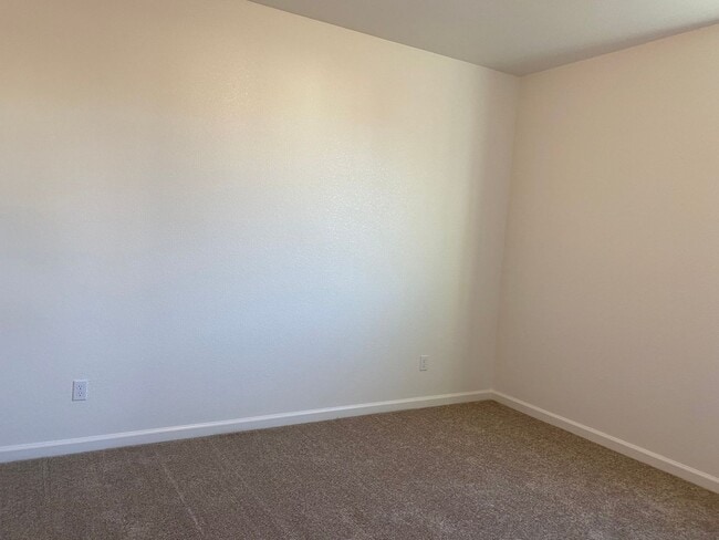 Building Photo - 3 Bedroom 2 Bath Home for Rent