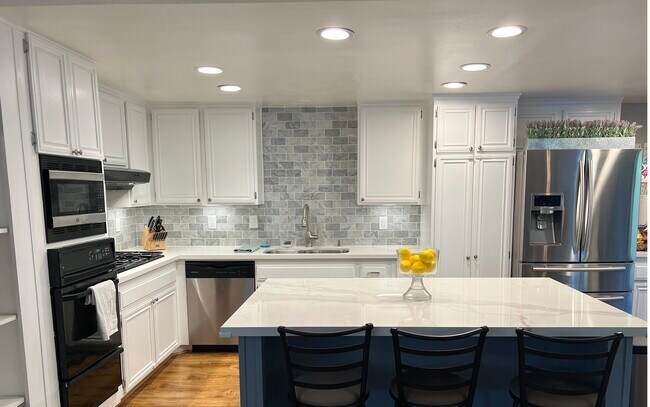 Foto del edificio - 6034 E Cadbury Dr