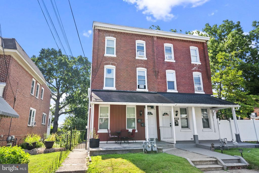 Primary Photo - 832 Stanbridge St