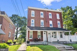 Building Photo - 832 Stanbridge St