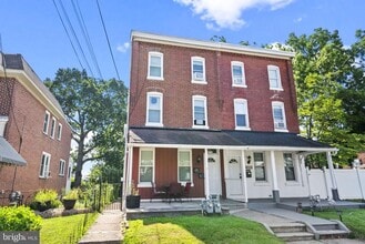Building Photo - 832 Stanbridge St