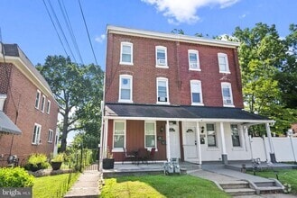 Building Photo - 832 Stanbridge St