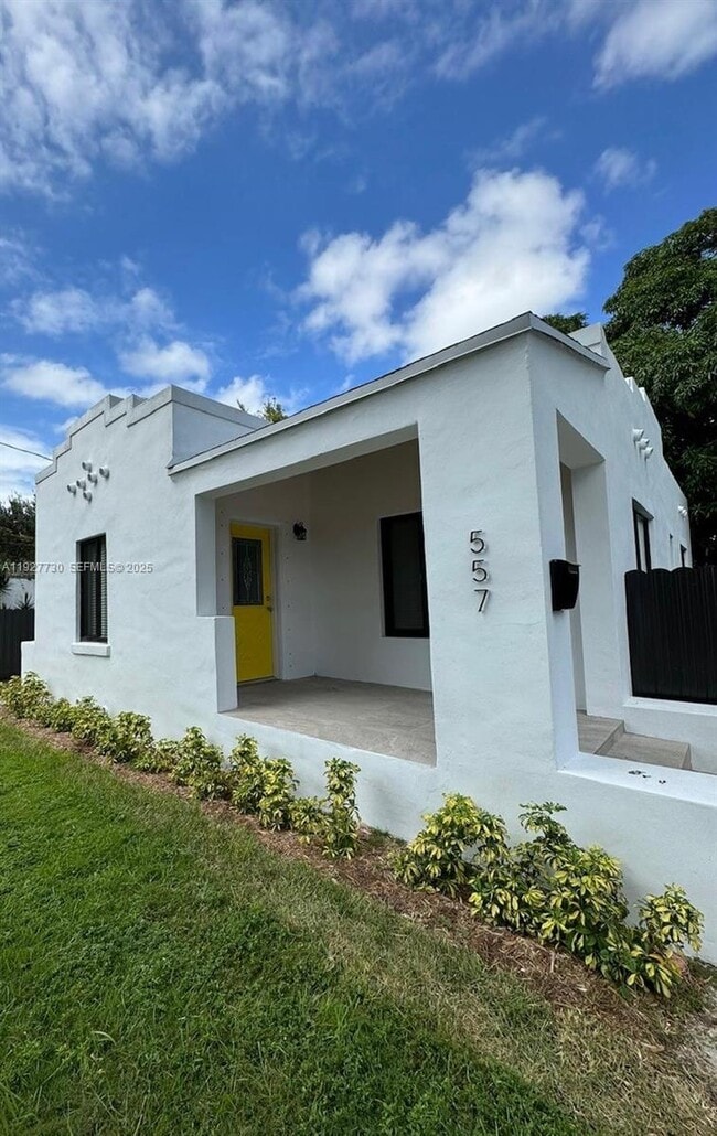 Foto del edificio - 557 NW 44th St