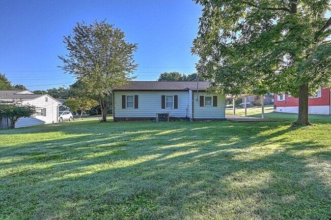 Foto del edificio - 3 Bedroom / 1 Bath Home
