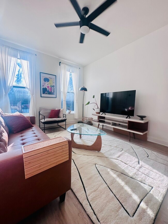 Photo - 2014 N Oakley Ave Apartment