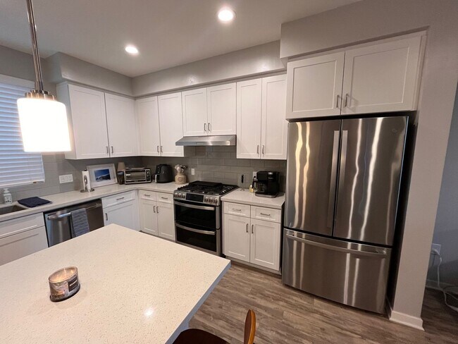 Building Photo - 2 Bed 2.5 Bath 1,423 Sq. Ft. Luxury Coasta...