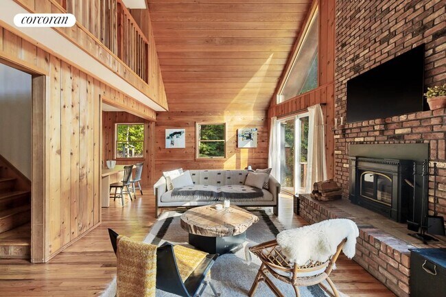 Foto del edificio - 83 3 Mile Harbor Dr