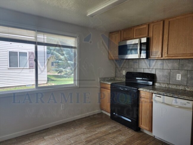 Building Photo - 515 Spring Creek Dr