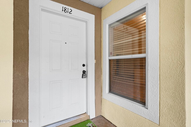 Foto del edificio - 7920 Merrill Rd