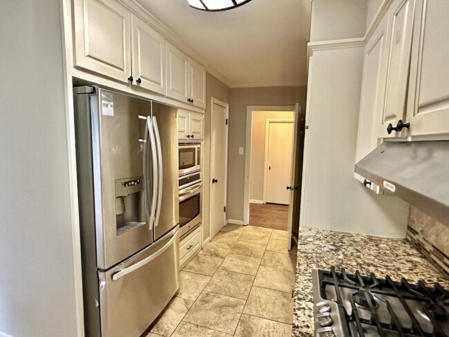 Foto del edificio - 1926 Laurelwood Dr