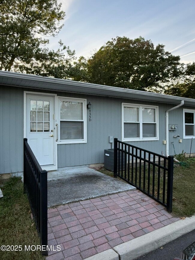 Building Photo - 435D Picardy Ct