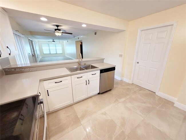 Foto del edificio - 8351 S Coral Cir