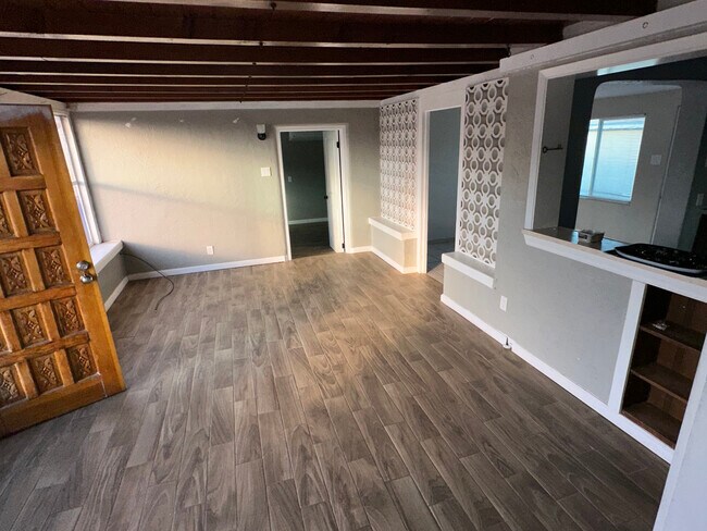 Building Photo - 3801 Porter Ave