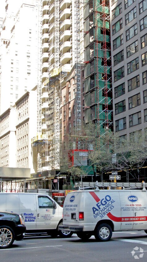 Building Photo - 151 E 50th St