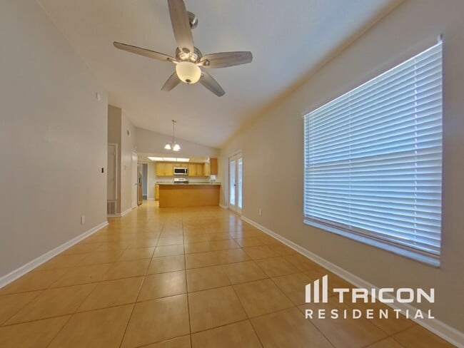 Building Photo - 854 N Jerico Dr