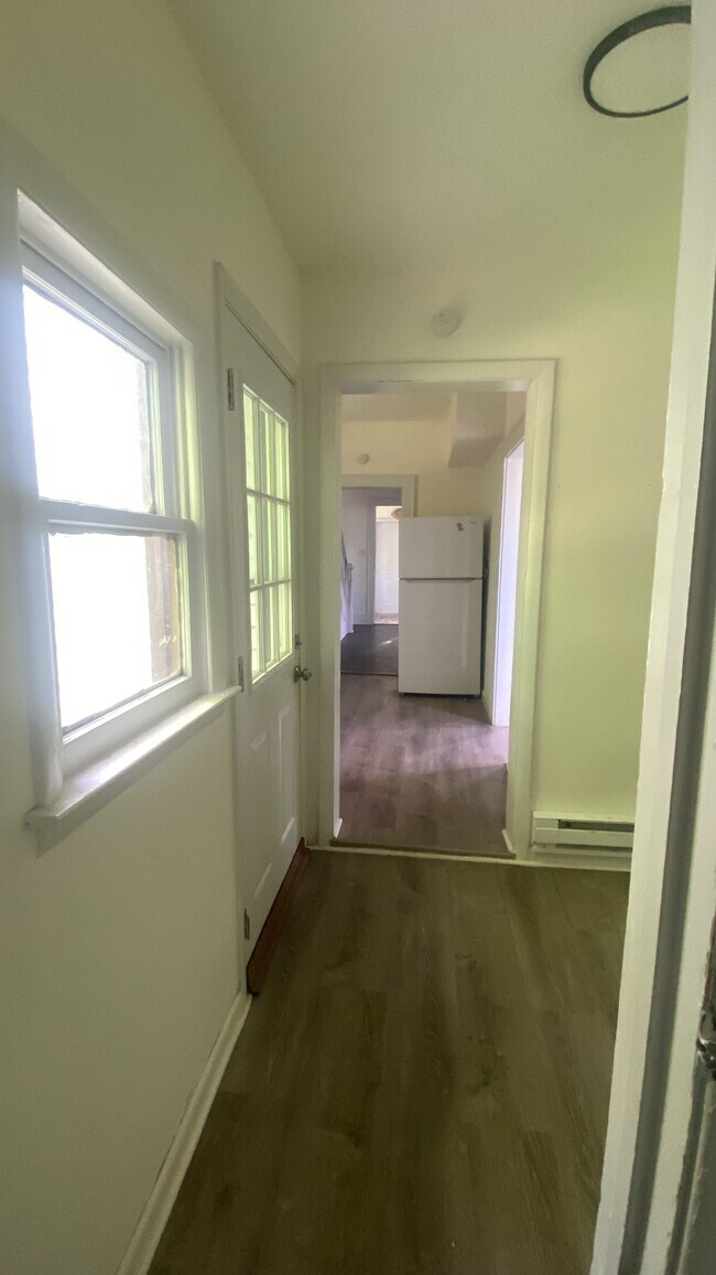 Foto del edificio - 146 Pleasant St Ext