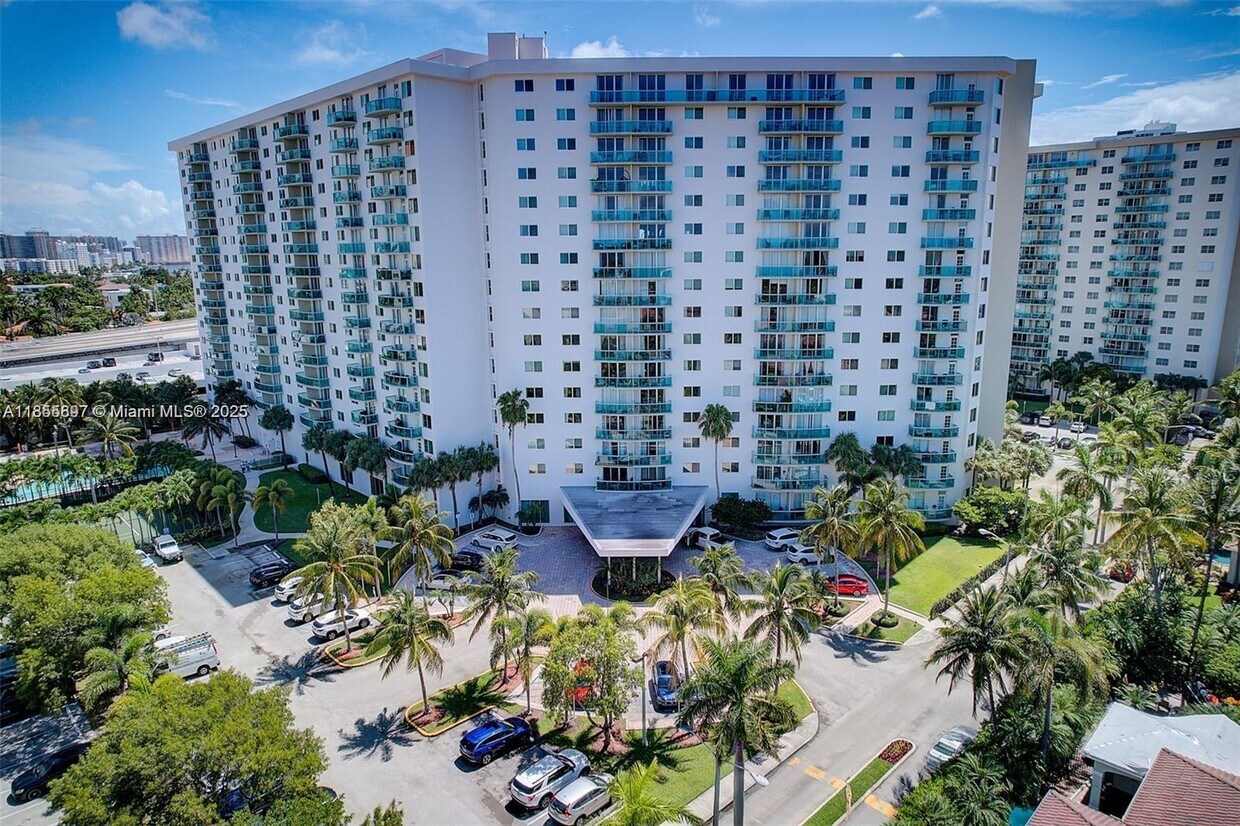 Primary Photo - 19380 Collins Ave