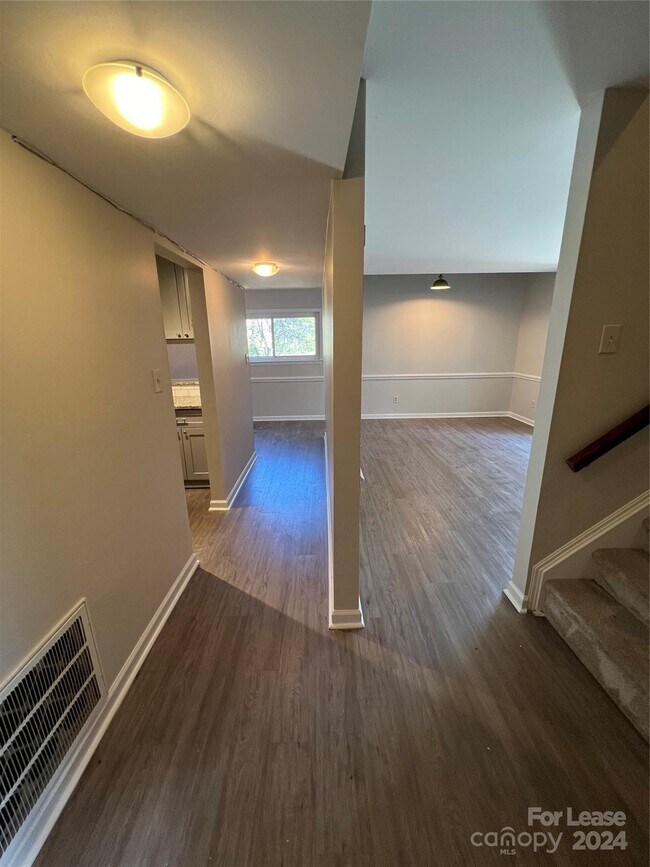 Building Photo - 1614 Flynnwood Dr