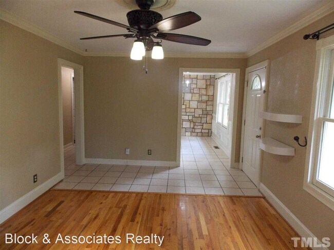 Building Photo - 3 br, 1.5 bath House - 1719 St Albans Drive