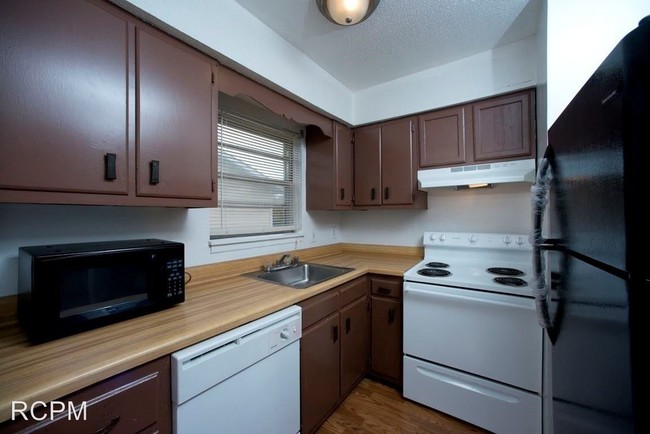 Foto del edificio - 2218 Jonathan Dr NW