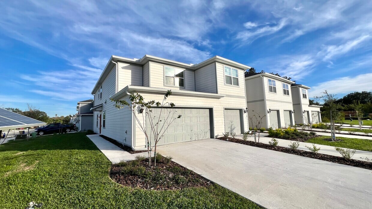 Foto principal - 2543 Bright Jewel St