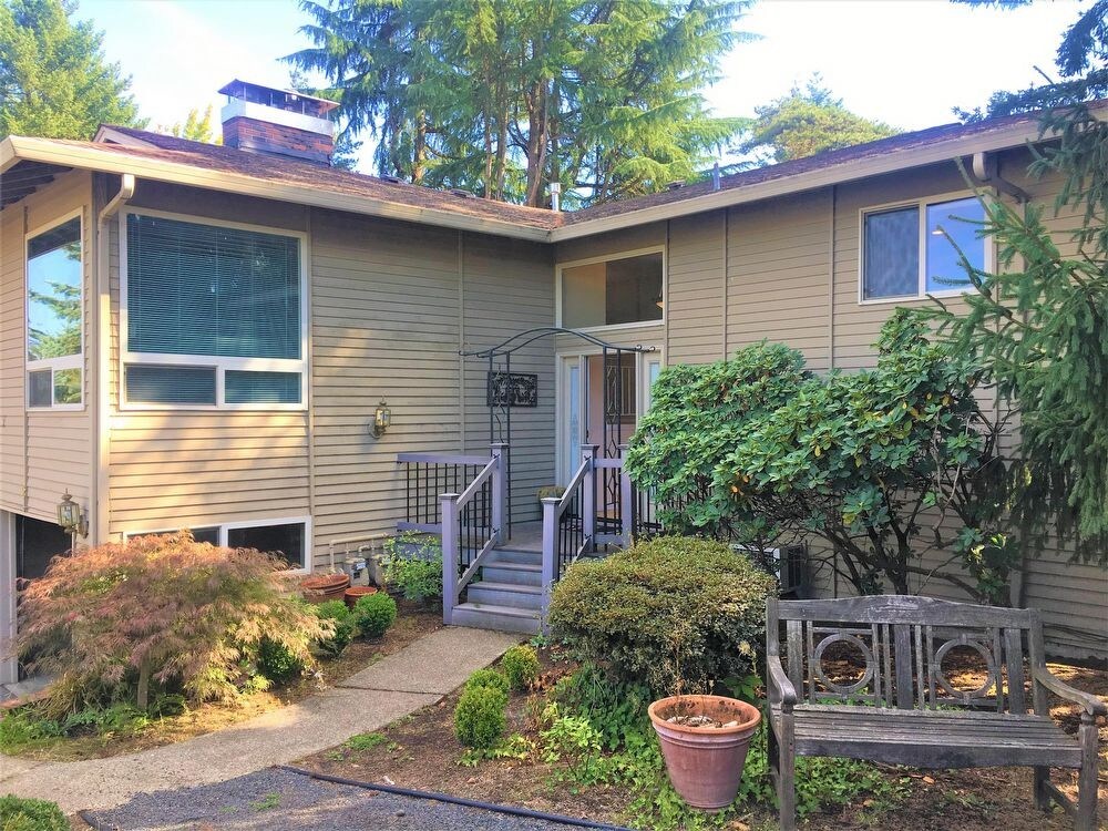 Primary Photo - 10600 SW Evergreen Dr