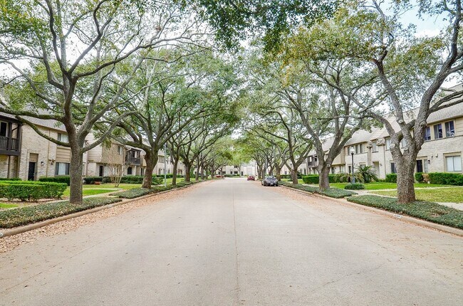 Foto del edificio - 15337 Falmouth Ave