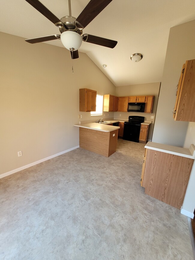 Building Photo - 1802 Sir Lancelot Dr