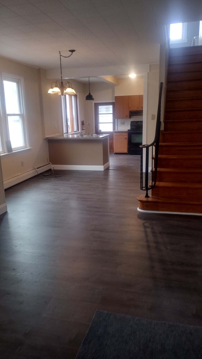 Foto del edificio - 104 Springgarden St
