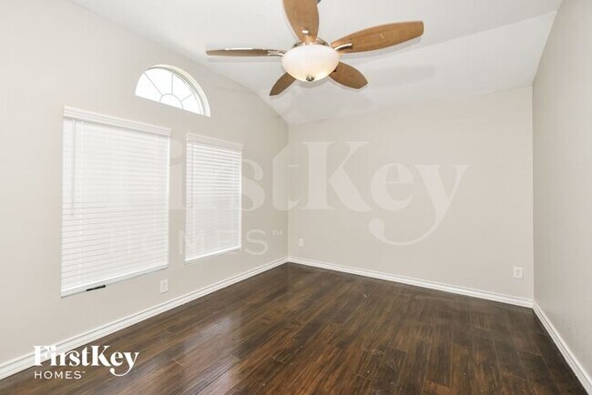 Foto del edificio - 716 Austin Ln
