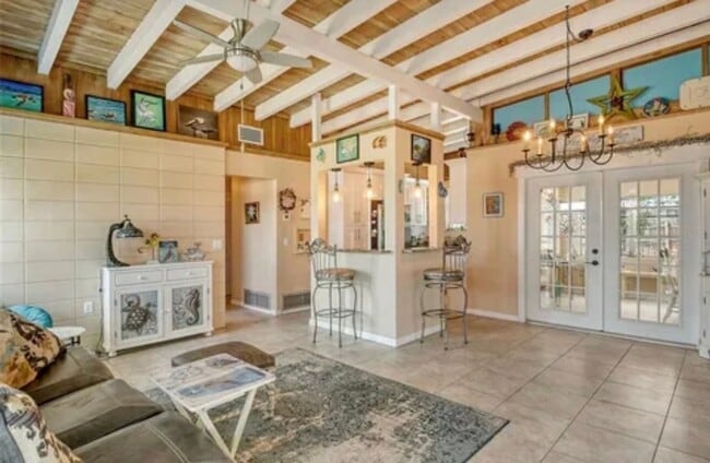 Building Photo - 352 Tihami Rd