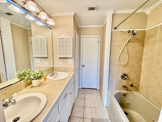 Foto del edificio - 1134 Rowland Rd