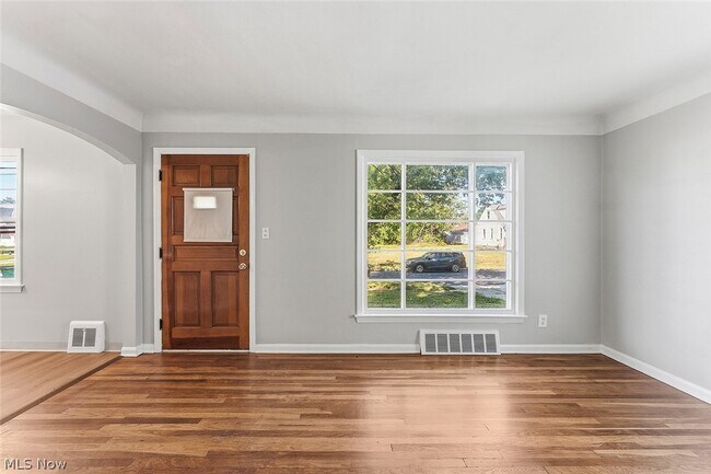 Foto del edificio - 866 E 209th St