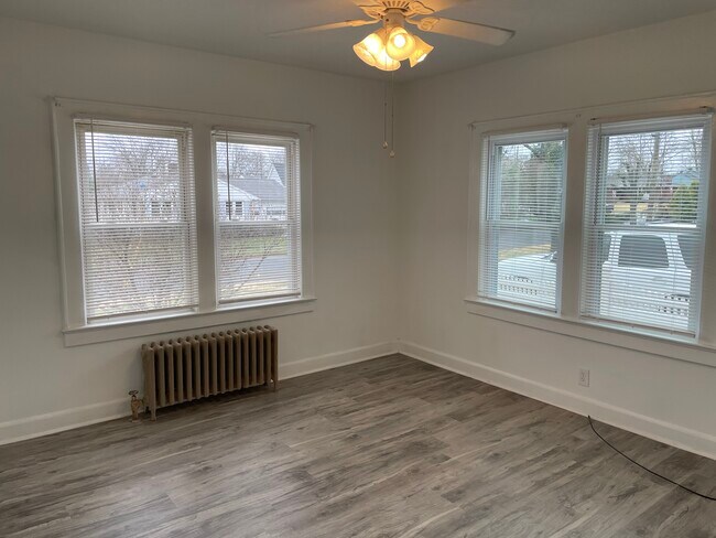 Foto del edificio - 512 E Frech Ave