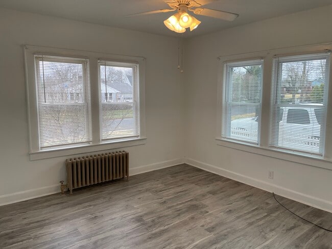 Building Photo - 512 E Frech Ave