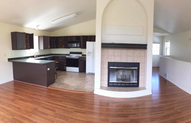 Building Photo - 8700 Cross Pointe Loop